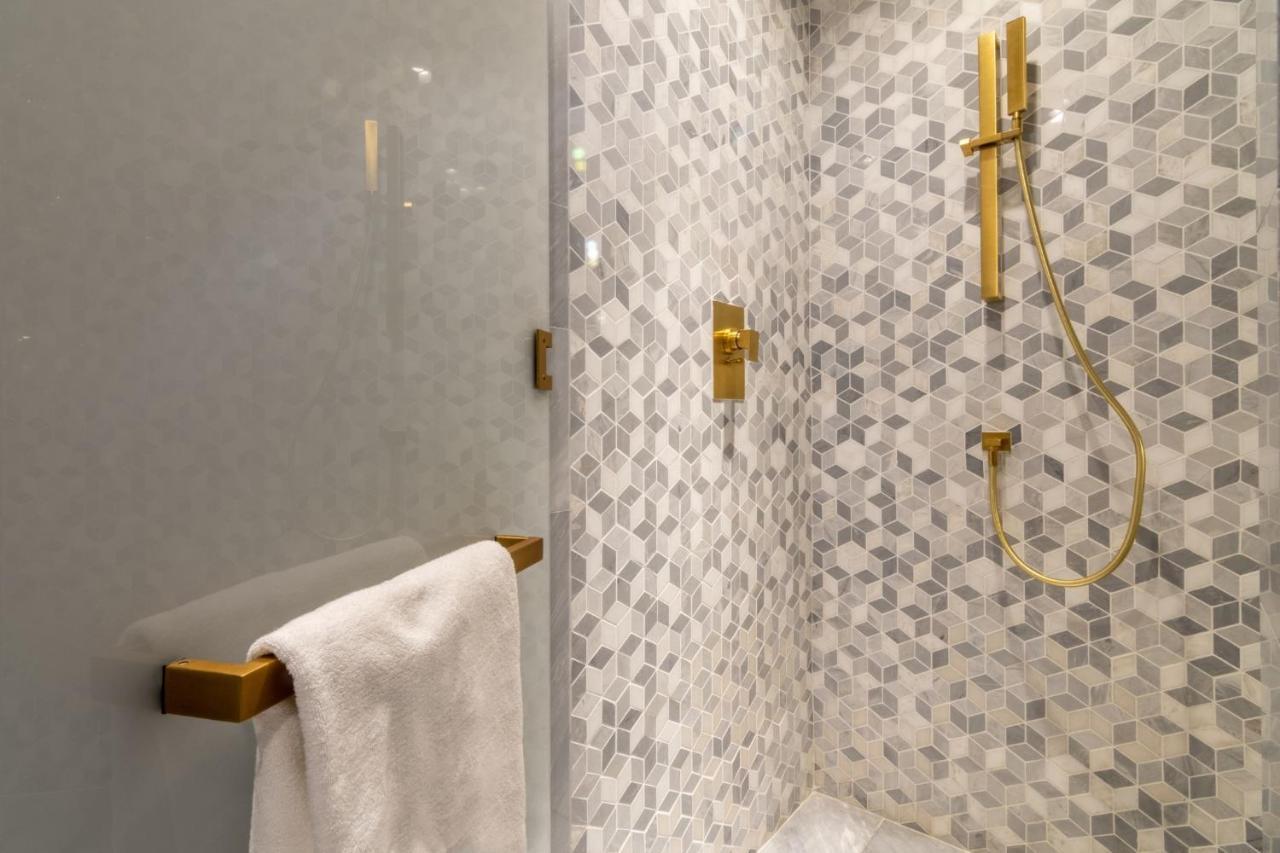 South Five Palm - Luxurious Three Bedroom Apartment
